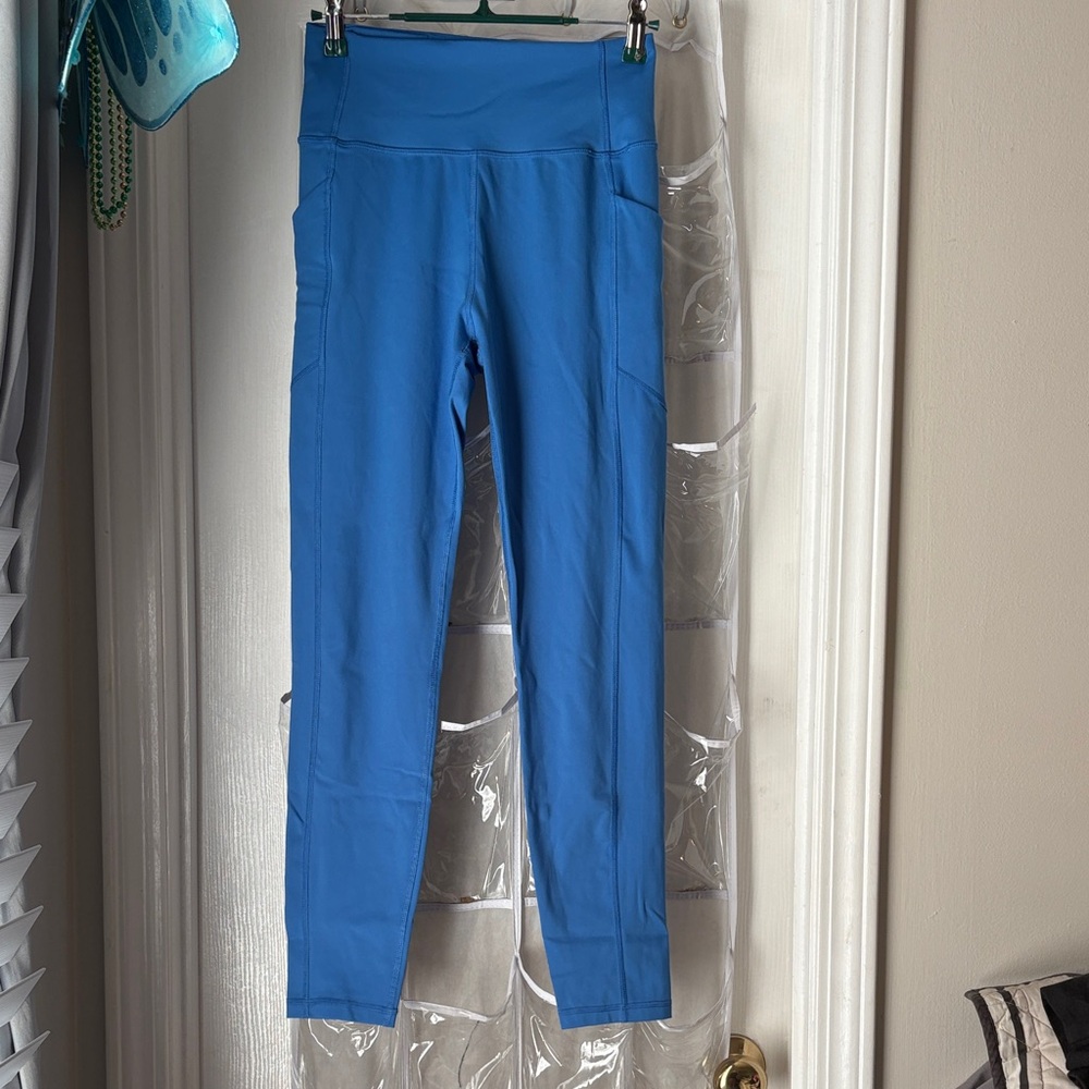 Figs limited edition Capri blue leggings women’s size small.
